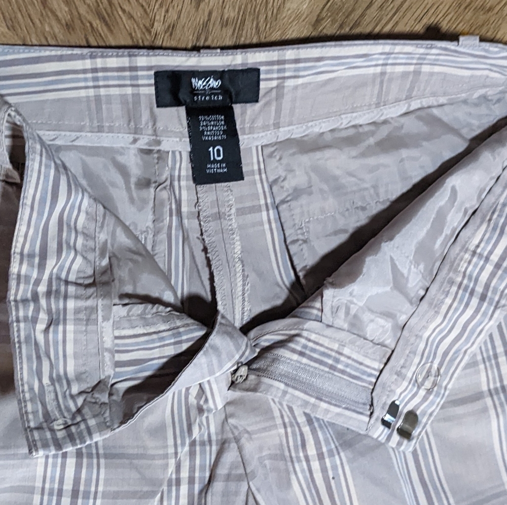 Shorts - Picture 3 of 3